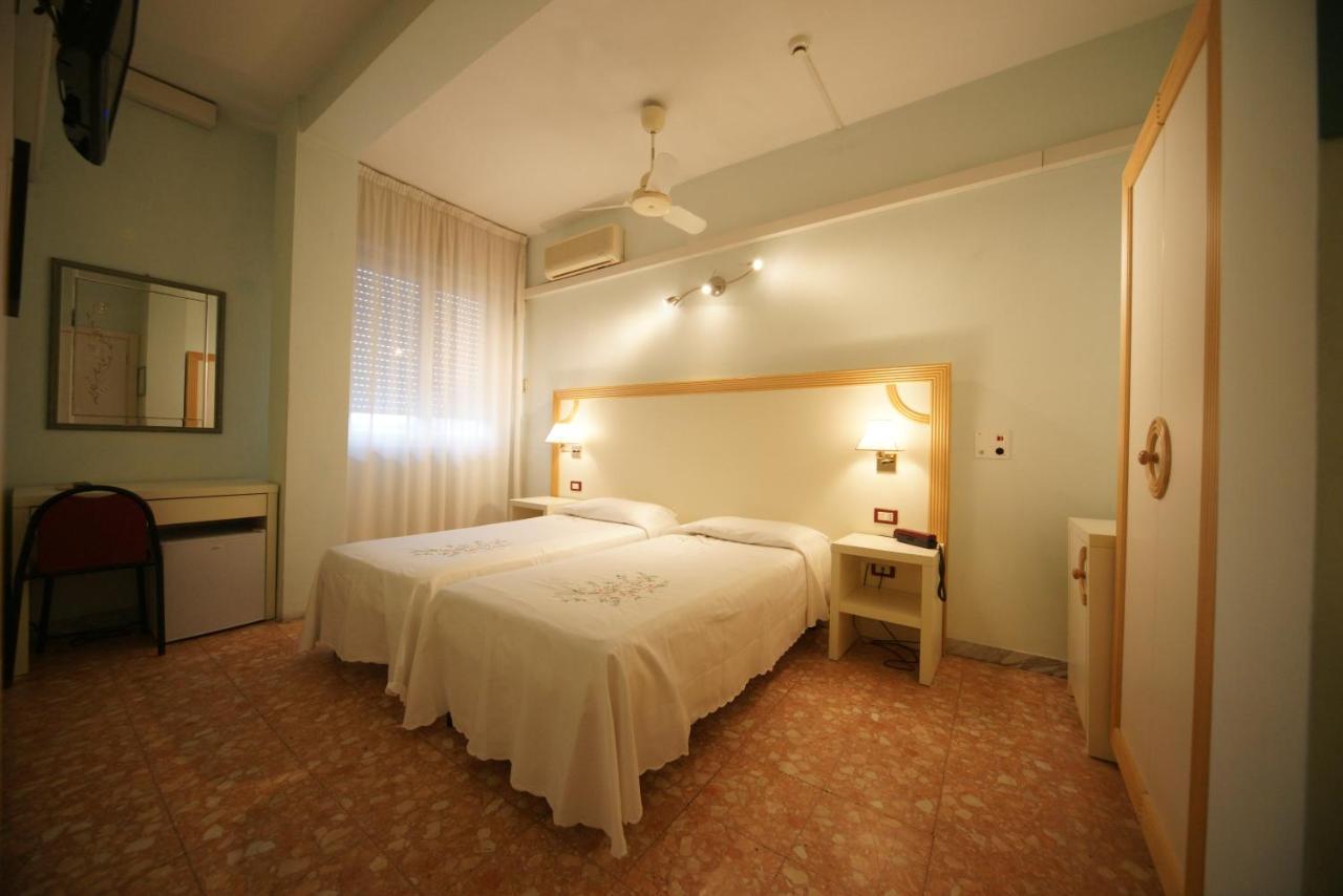 Hotel Liberty เวียเรจโจ ภายนอก รูปภาพ