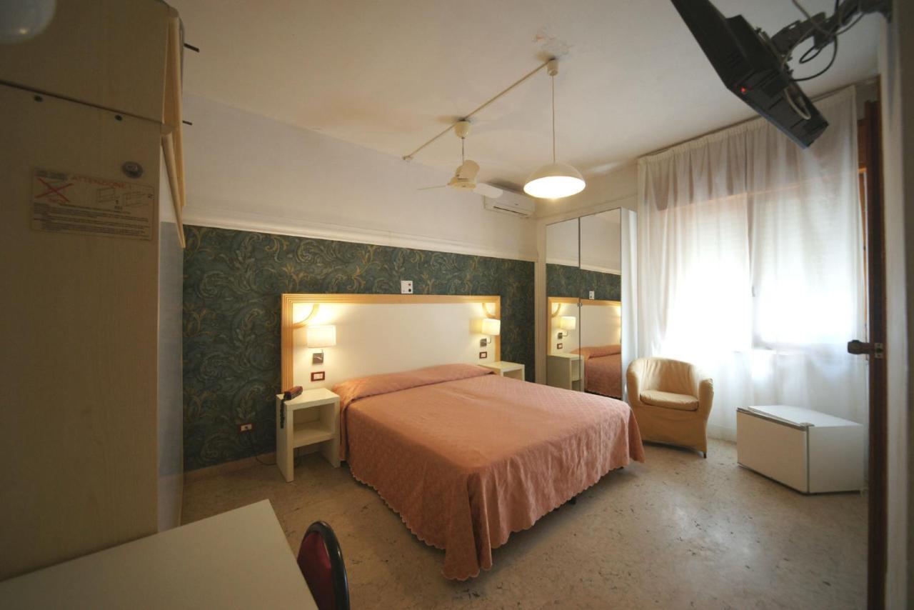 Hotel Liberty เวียเรจโจ ภายนอก รูปภาพ
