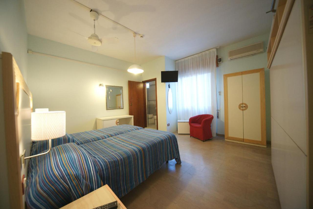 Hotel Liberty เวียเรจโจ ภายนอก รูปภาพ