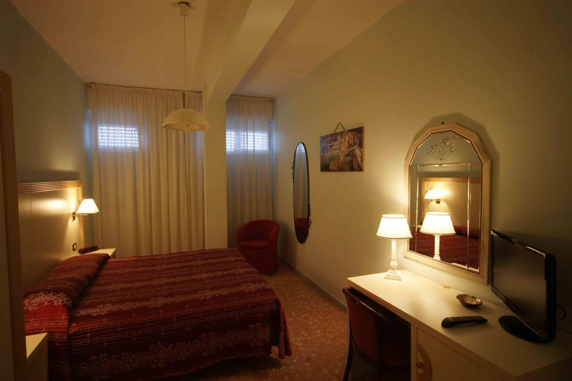 Hotel Liberty เวียเรจโจ ภายนอก รูปภาพ