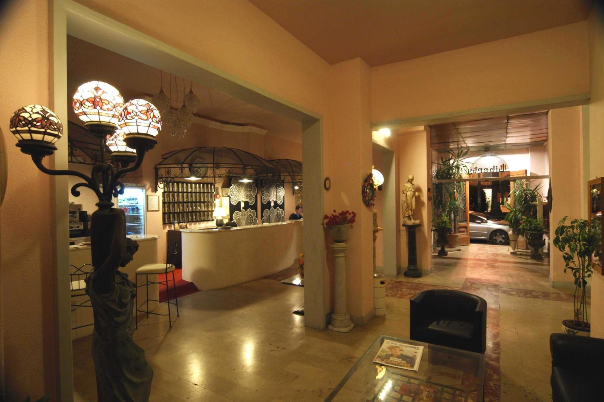 Hotel Liberty เวียเรจโจ ภายนอก รูปภาพ